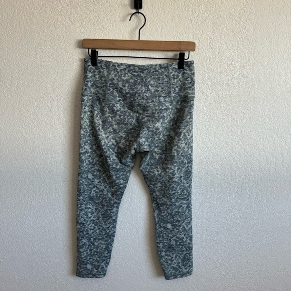 Athleta Elation Textured High-Rise 7/8 Tight Leggings Meadow Snowfall Blue M - Picture 8 of 13